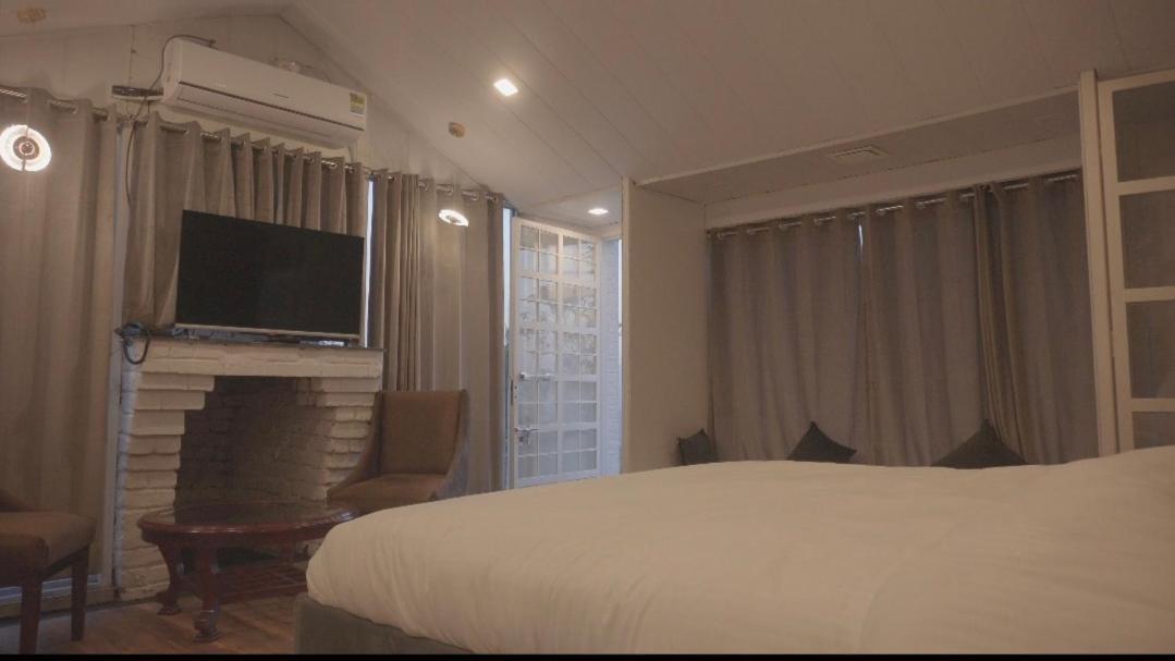 The Bohemian Casa Dehradun Hotel Bagian luar foto